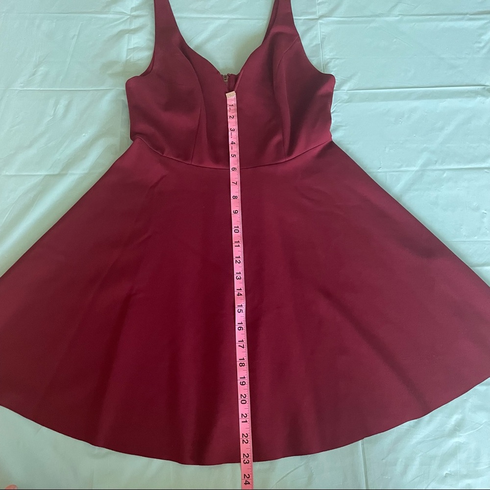 RED DRESS - Picture 4 of 13